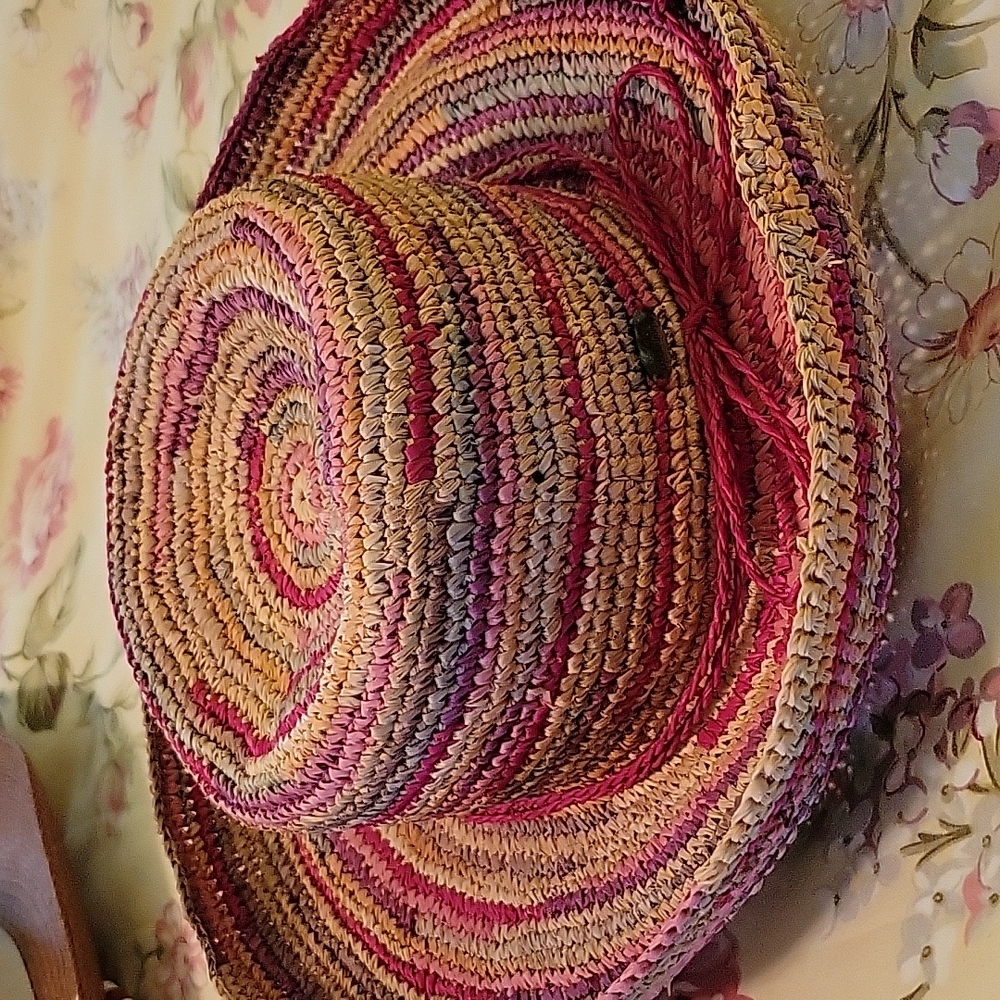 Liz Claiborne colorful straw hat - Picture 3 of 4